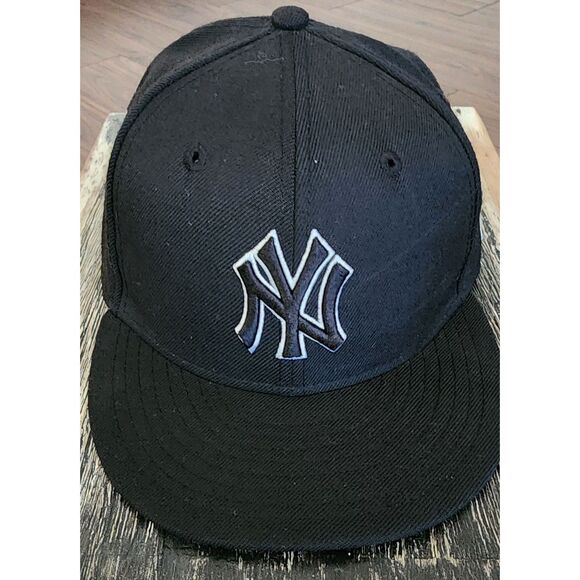 GUWOT - BOYS NEW YORK YANKEES BLACK NBL New Era 9FIFTY FITTED 6 5/8 HAT - Picture 1 of 9